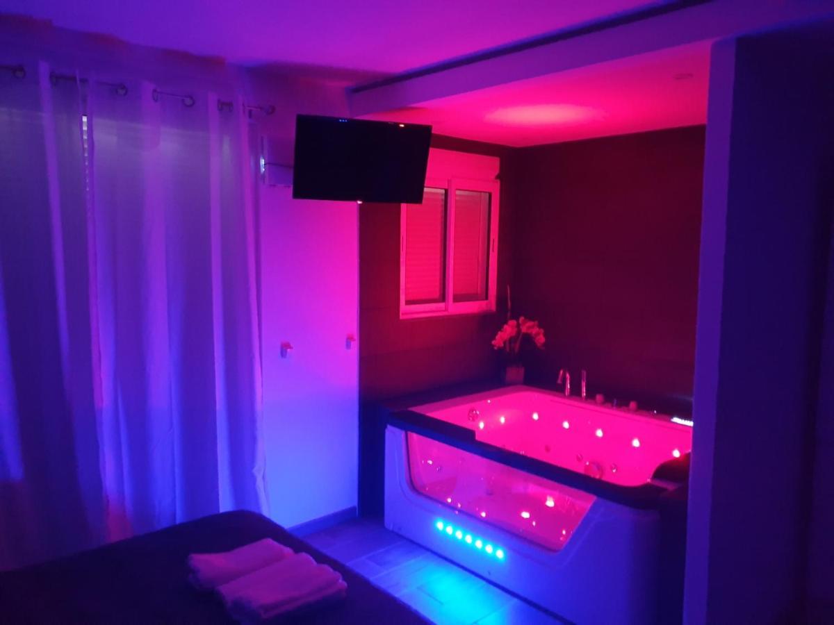 Love Suite And Spa - Cannes Luaran gambar