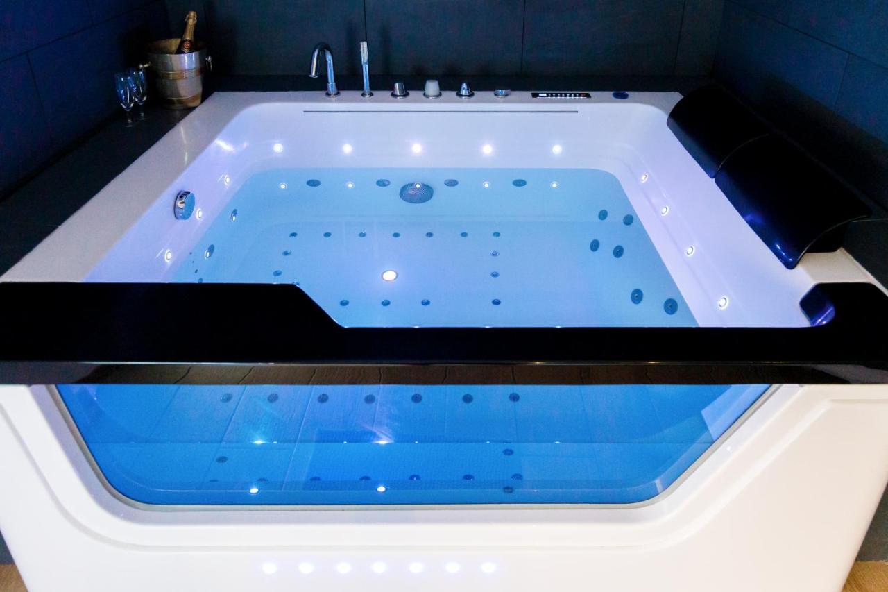 Love Suite And Spa - Cannes Luaran gambar