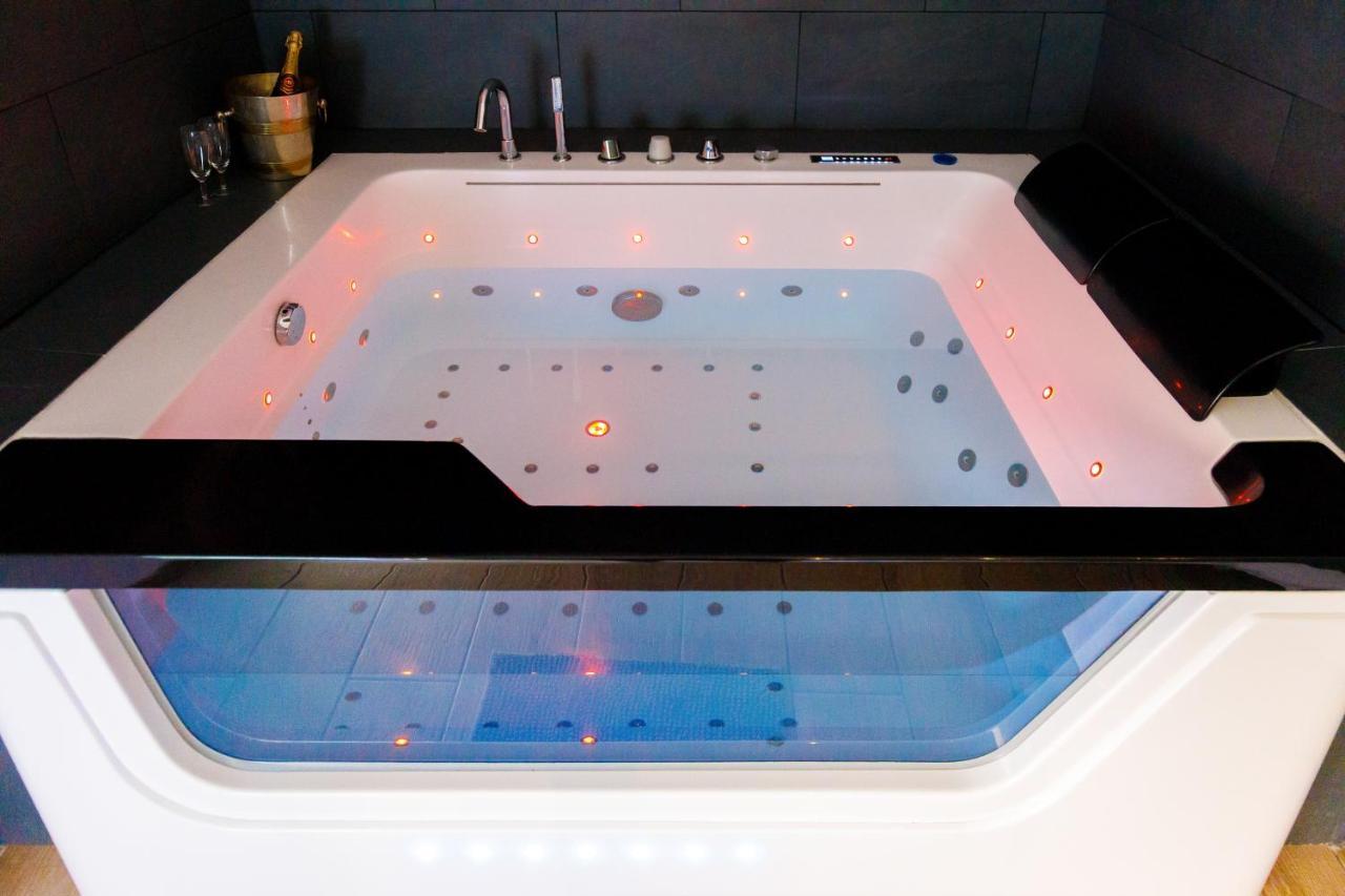 Love Suite And Spa - Cannes Luaran gambar